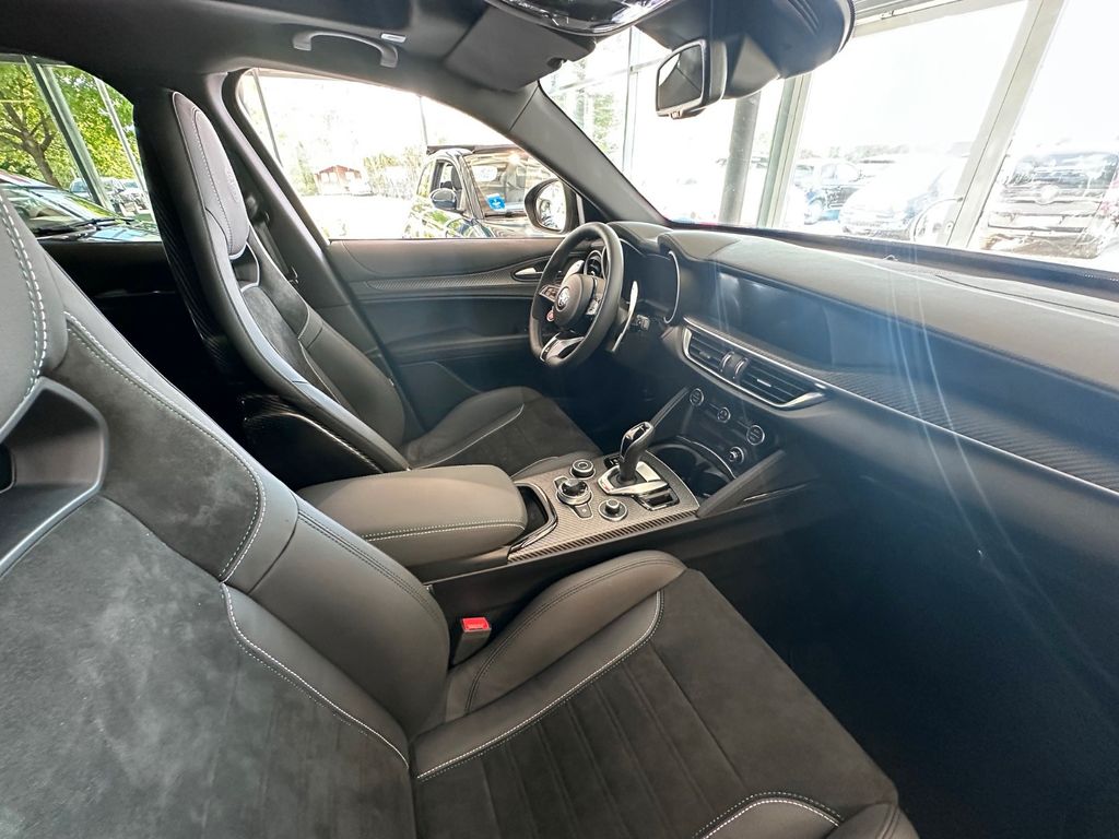 Alfa Romeo Stelvio 2025