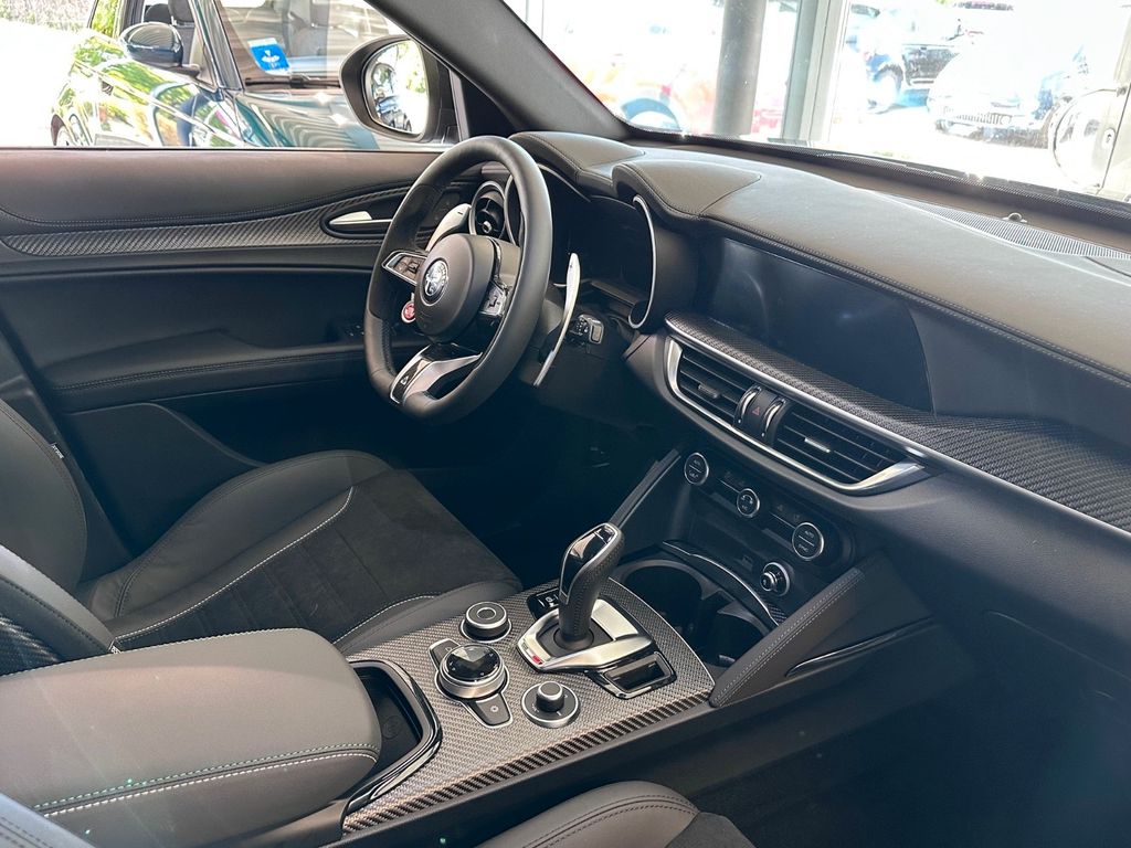 Alfa Romeo Stelvio 2025