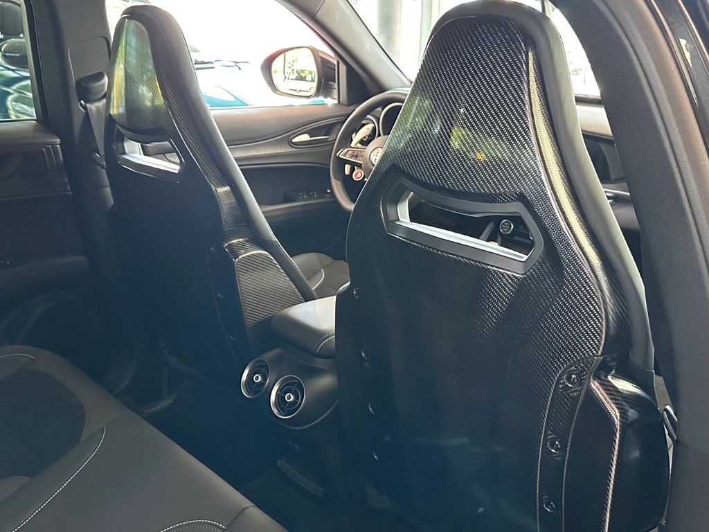 Alfa Romeo Stelvio 2025