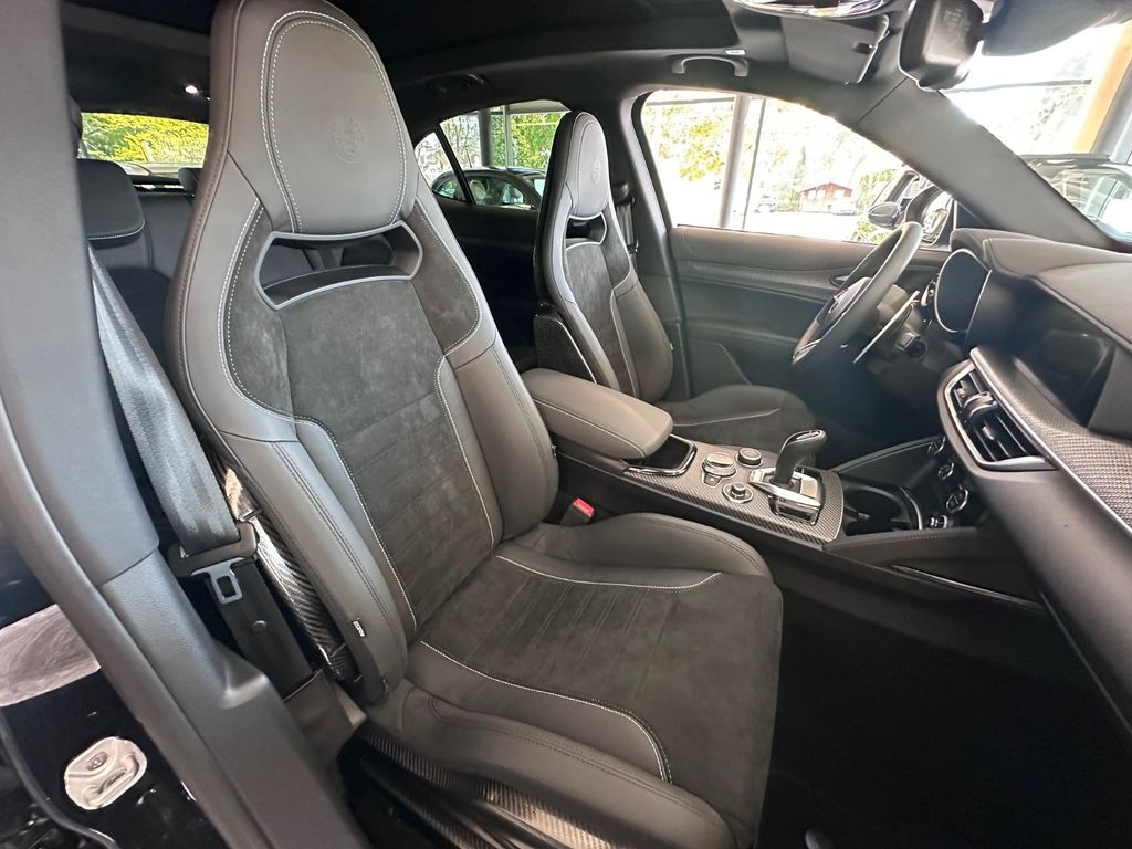 Alfa Romeo Stelvio 2025