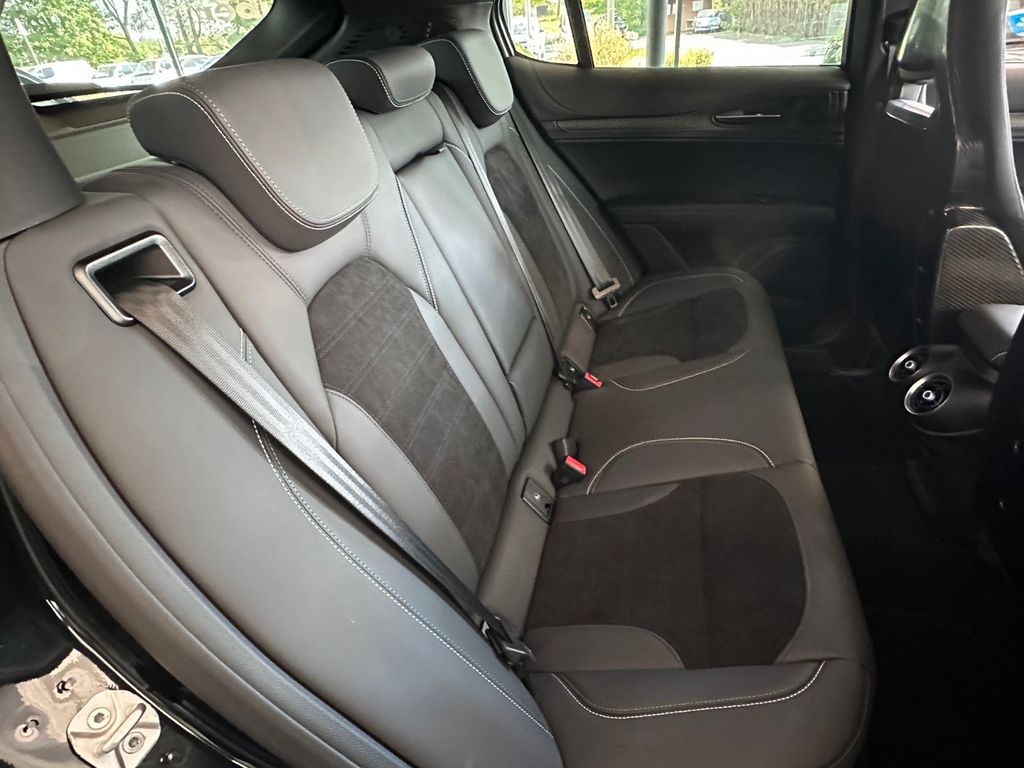 Alfa Romeo Stelvio 2025