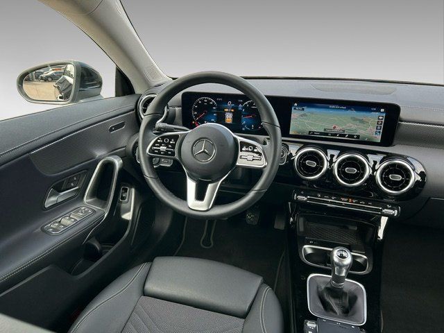 Mercedes-Benz CLA 180 2023