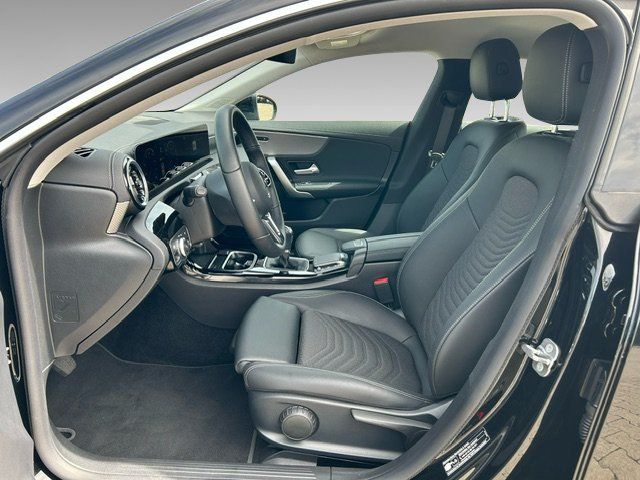 Mercedes-Benz CLA 180 2023