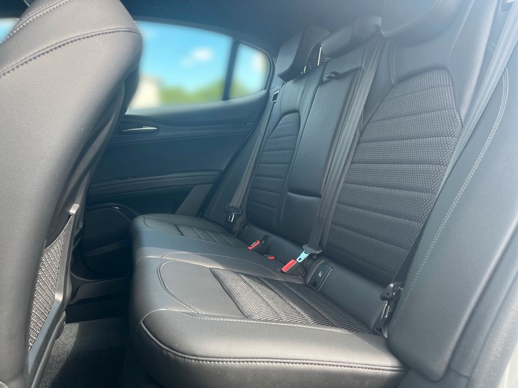 Alfa Romeo Stelvio 2023