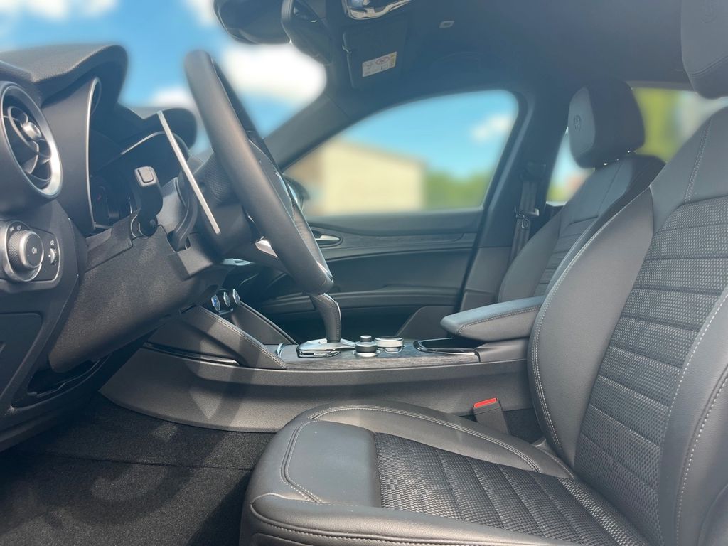 Alfa Romeo Stelvio 2023