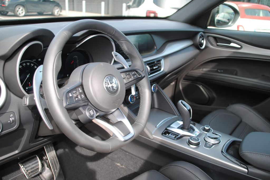 Alfa Romeo Stelvio 2025