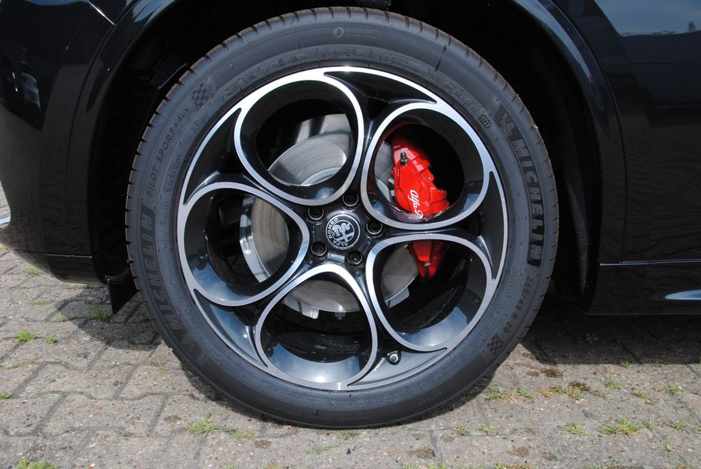 Alfa Romeo Stelvio 2025