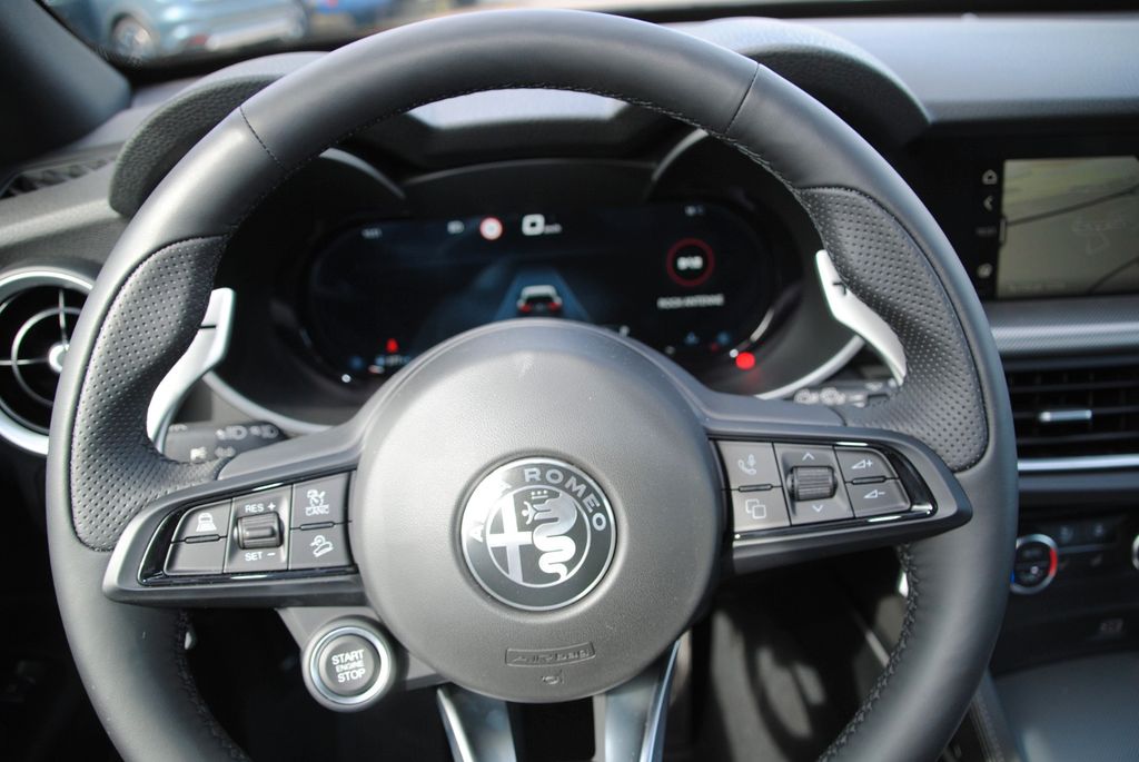 Alfa Romeo Stelvio 2025