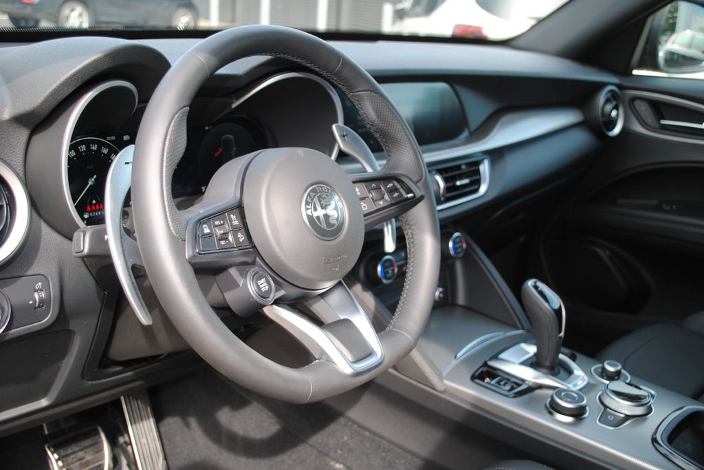 Alfa Romeo Stelvio 2025