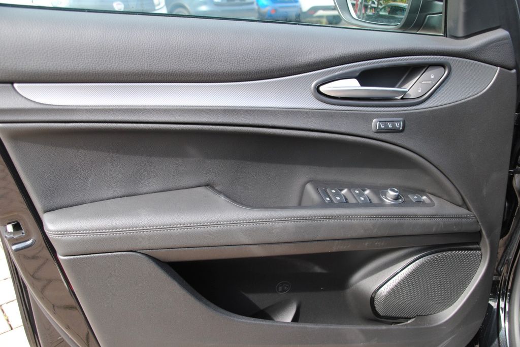 Alfa Romeo Stelvio 2025