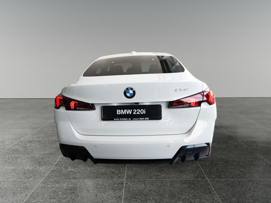 BMW 220 2025