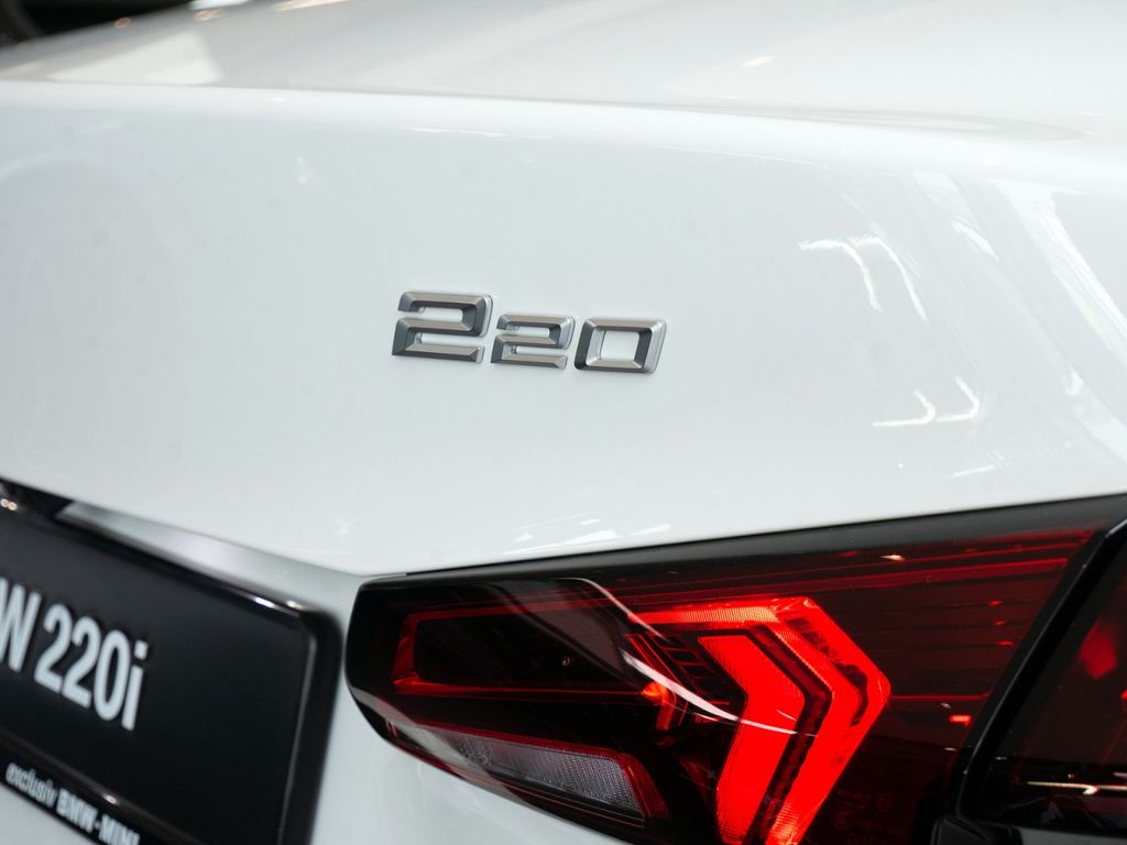 BMW 220 2025