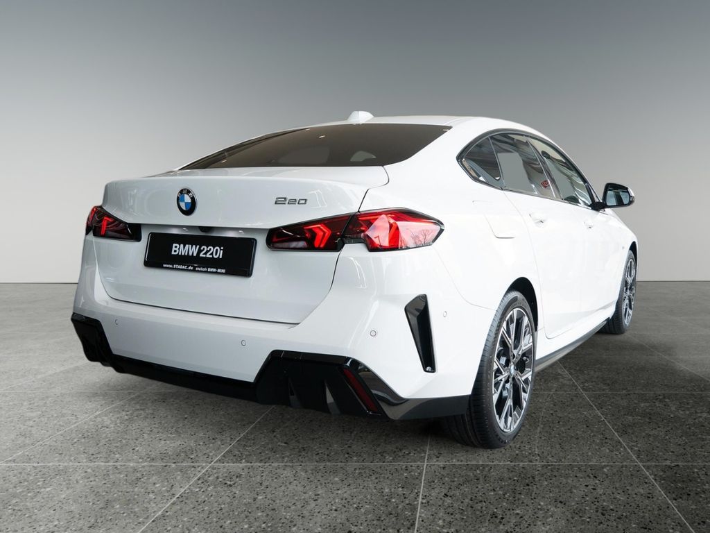 BMW 220 2025