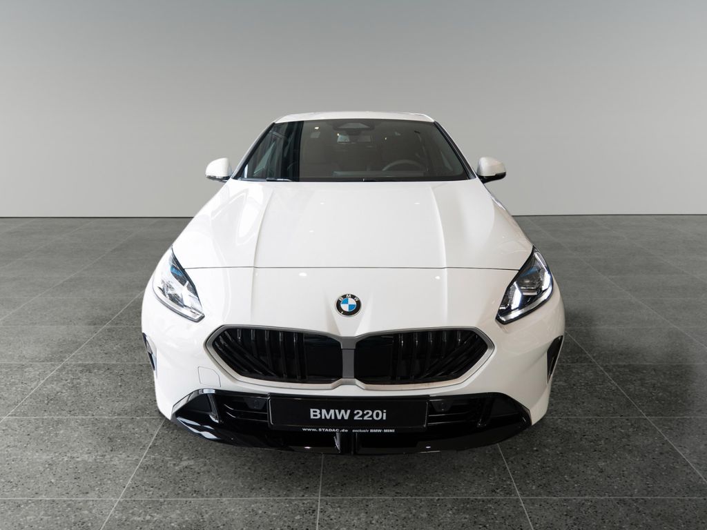BMW 220 2025