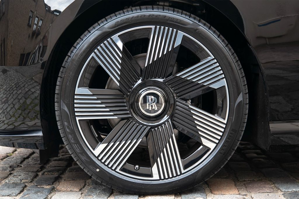 Rolls-Royce Spectre 2024