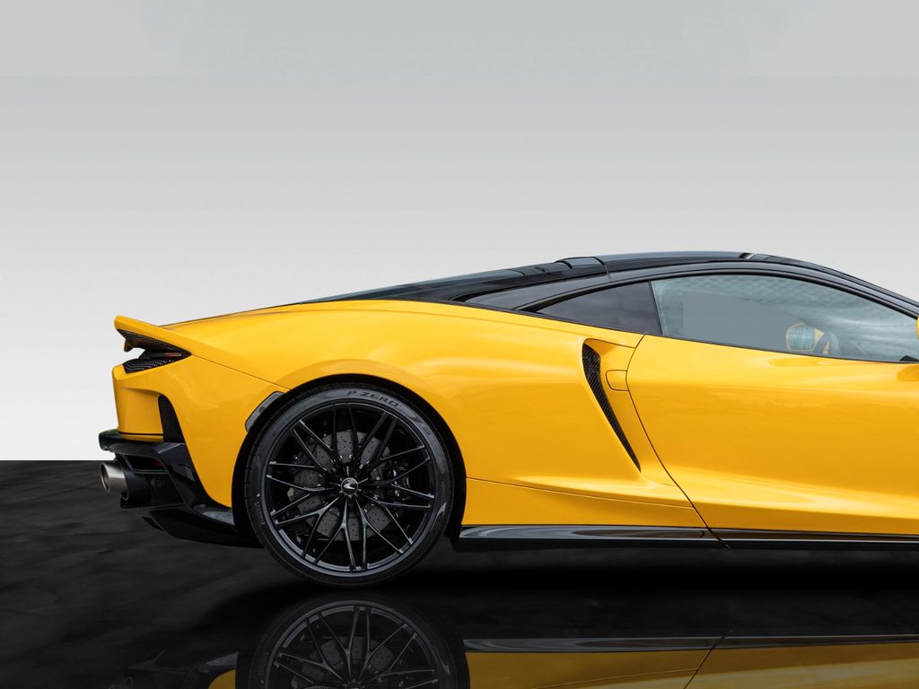 McLaren GT 2024