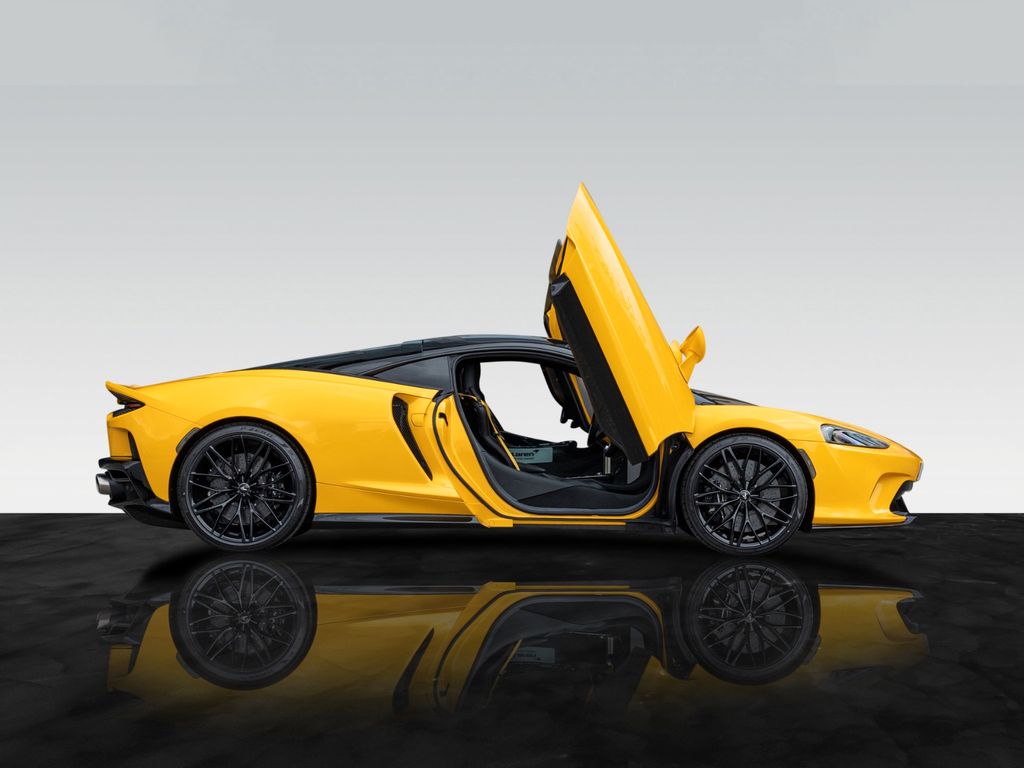 McLaren GT 2024