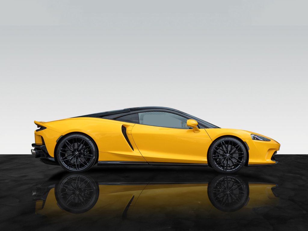 McLaren GT 2024