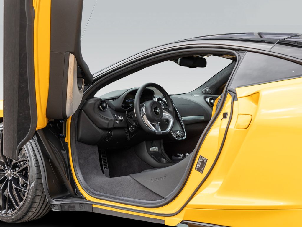 McLaren GT 2024