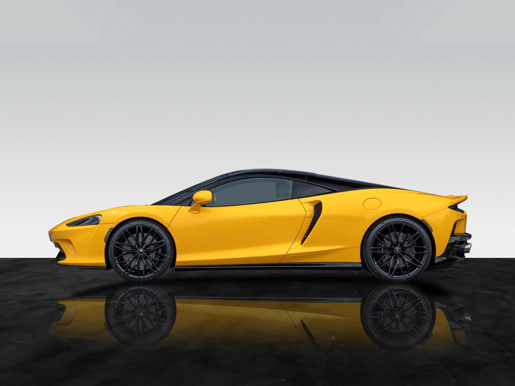 McLaren GT 2024