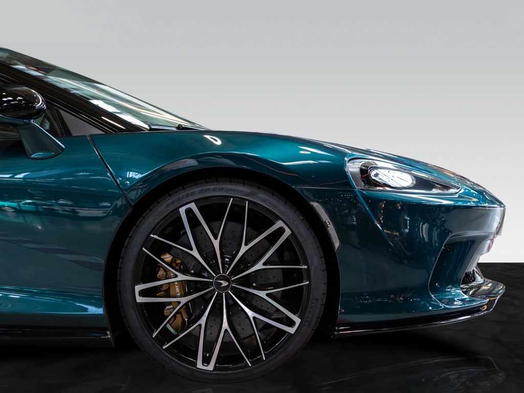McLaren GT 2025