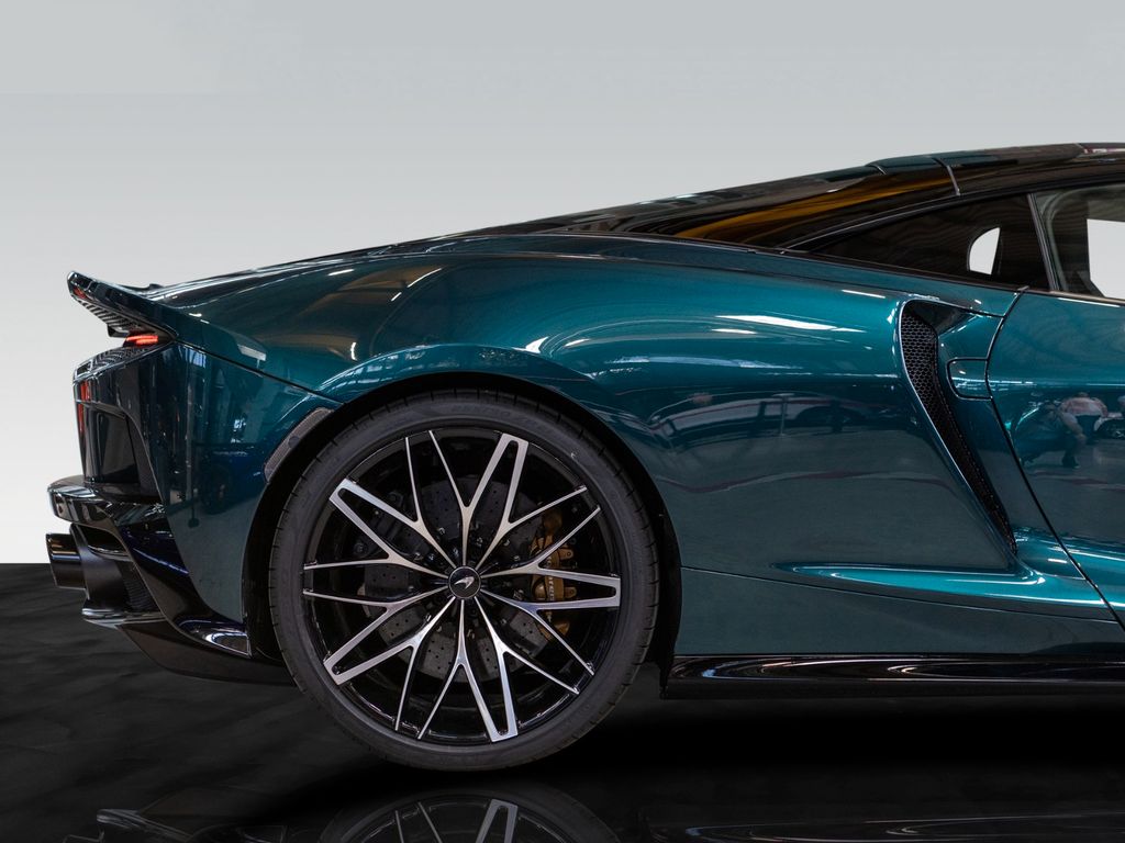 McLaren GT 2025