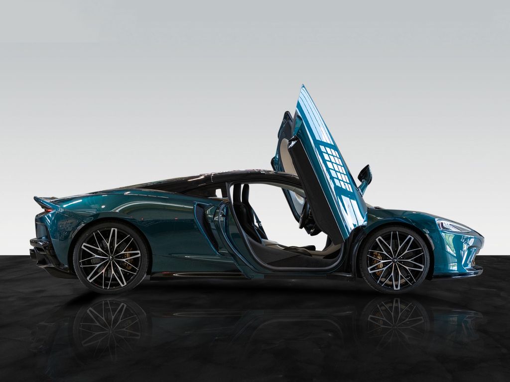 McLaren GT 2025