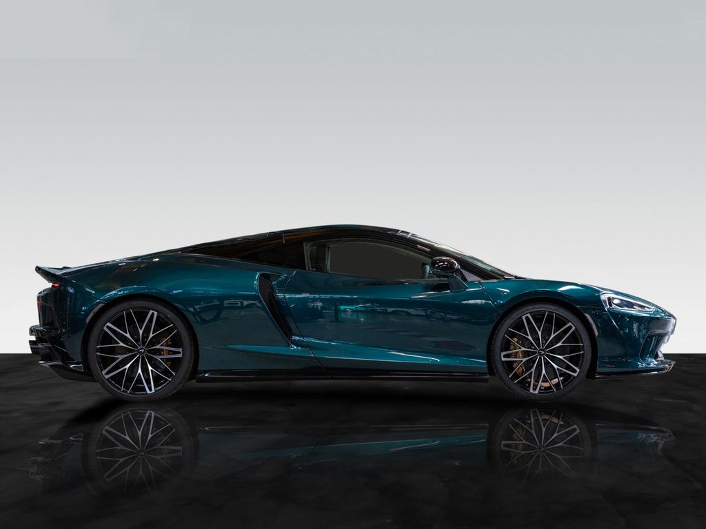 McLaren GT 2025