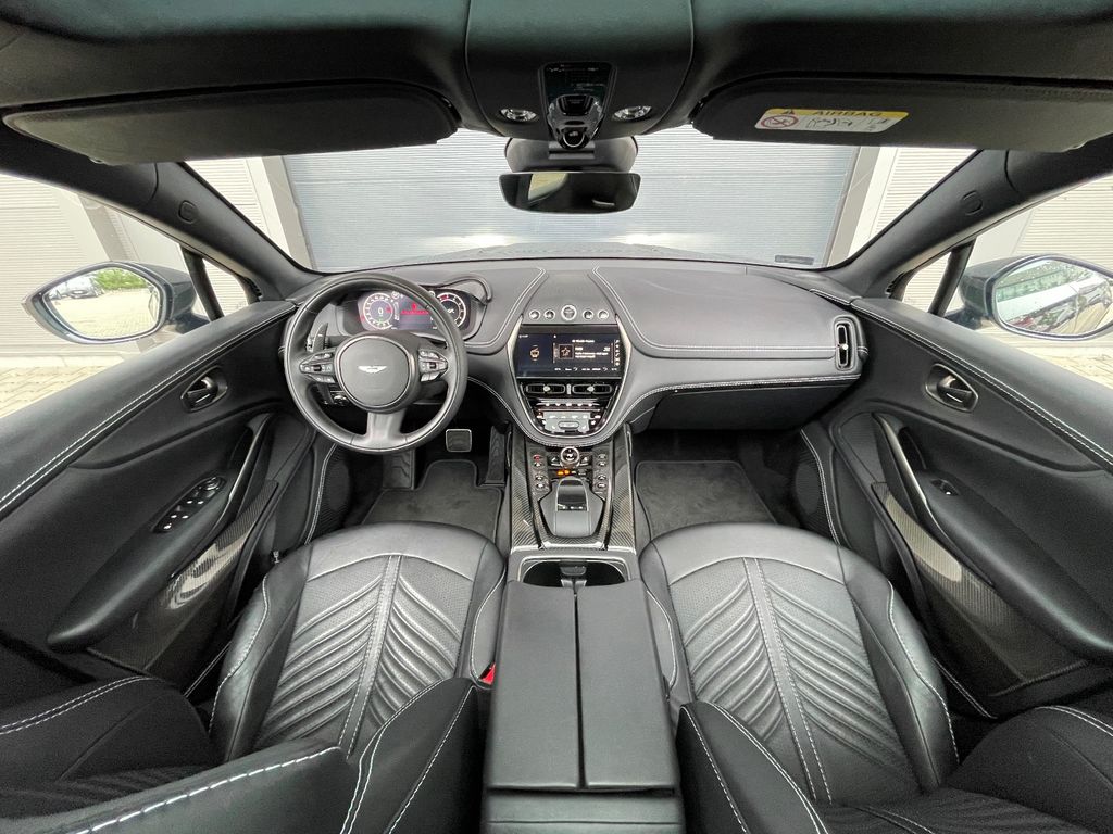 Aston Martin DBX 2022