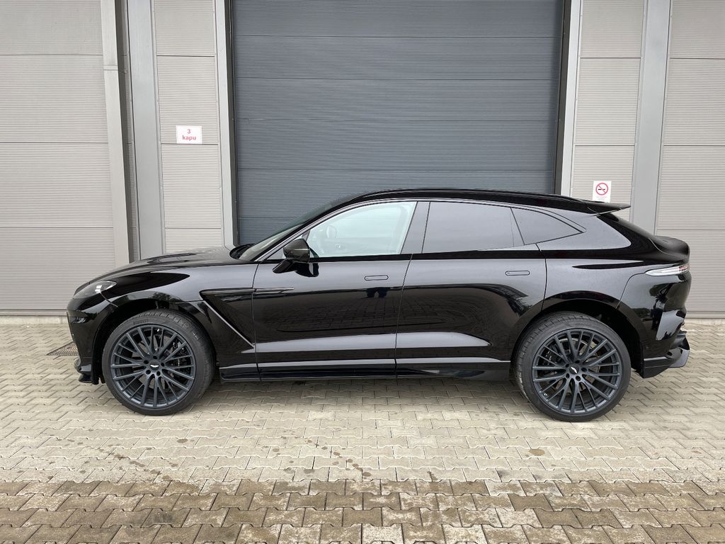 Aston Martin DBX 2022