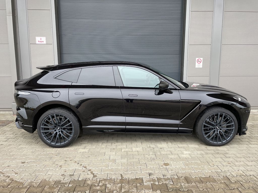 Aston Martin DBX 2022
