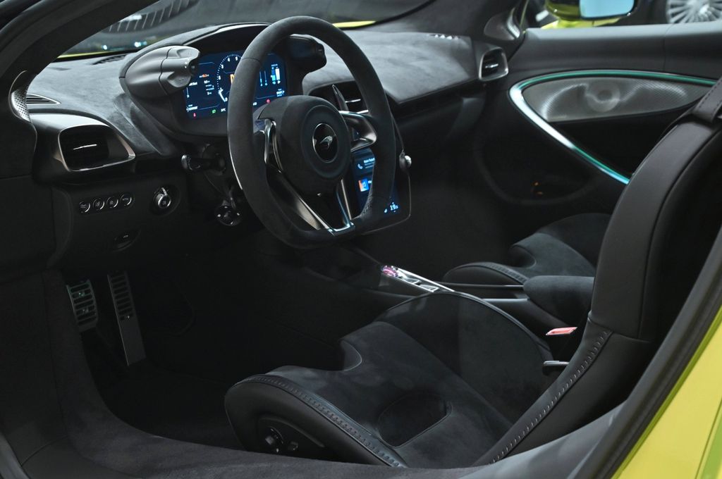 McLaren Artura 2023