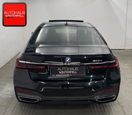 BMW 745 2022