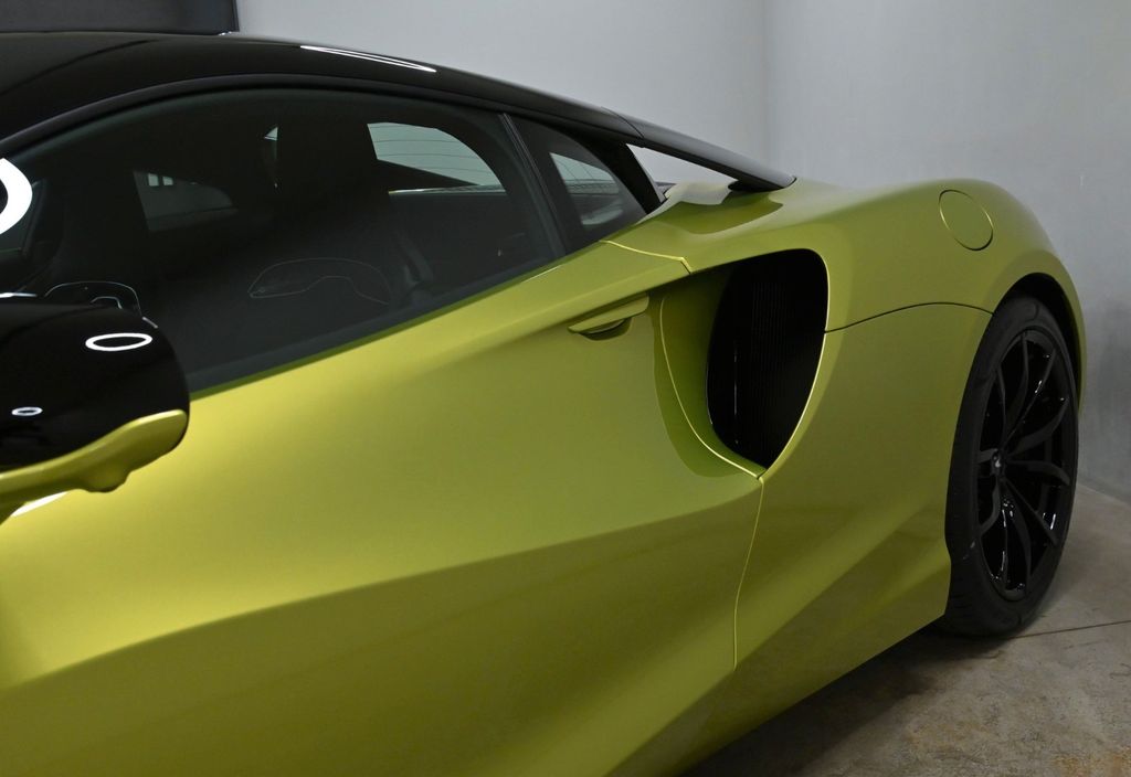 McLaren Artura 2023