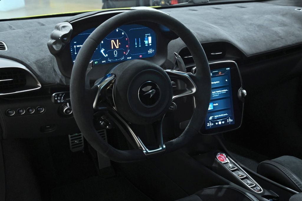 McLaren Artura 2023