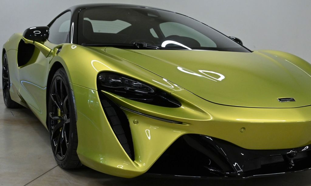 McLaren Artura 2023