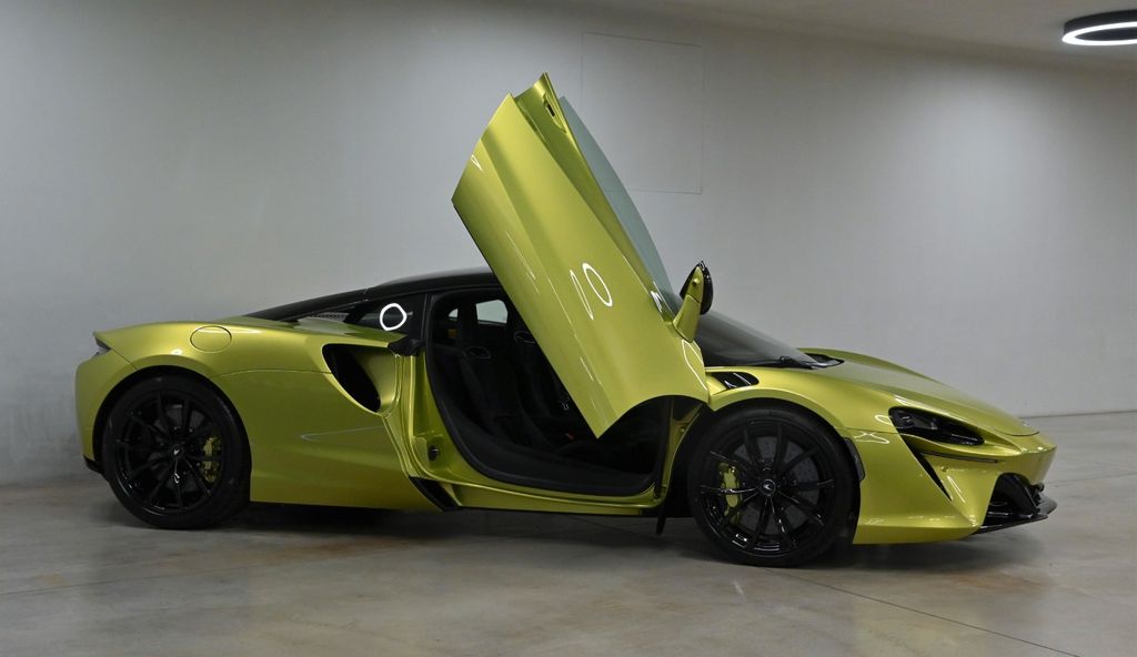McLaren Artura 2023