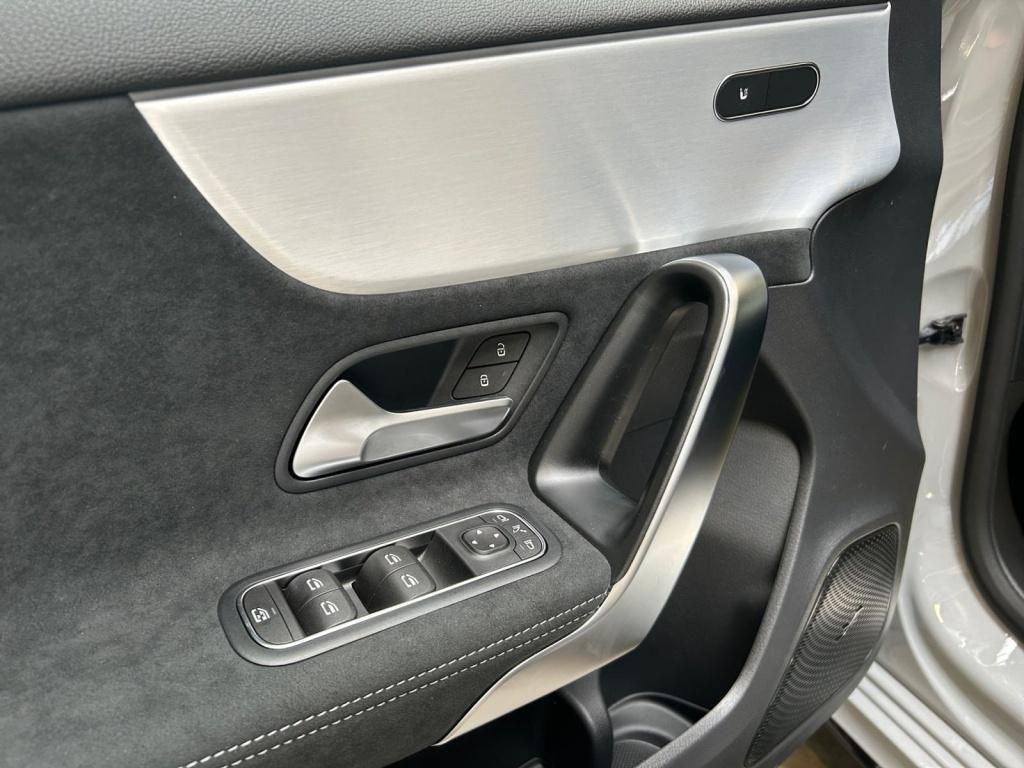 Mercedes-Benz A 180 2025