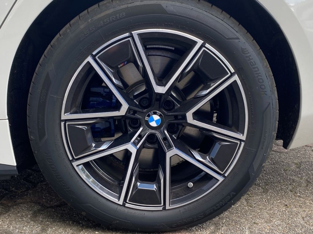 BMW i4 2025