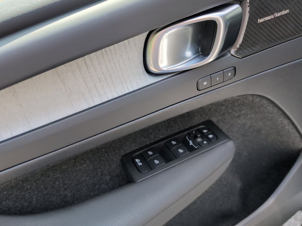 Volvo XC40 2024