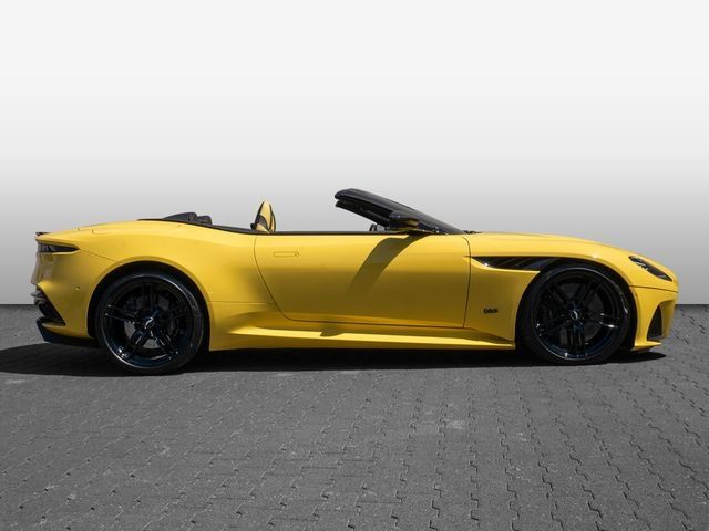 Aston Martin DBS 2022