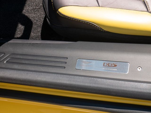 Aston Martin DBS 2022