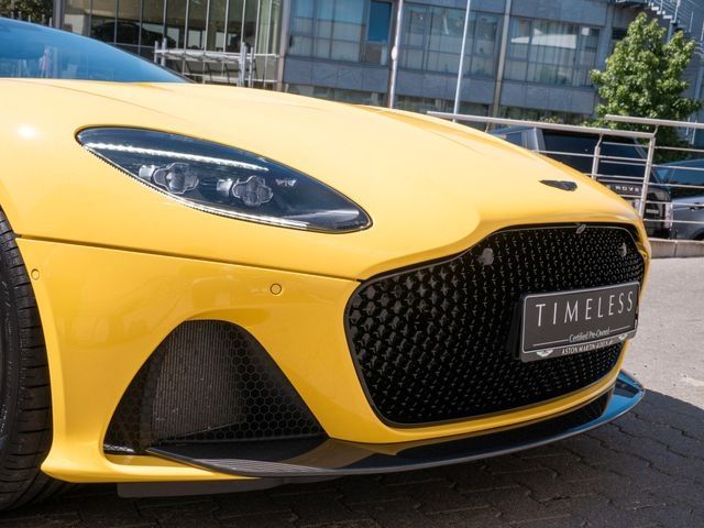 Aston Martin DBS 2022
