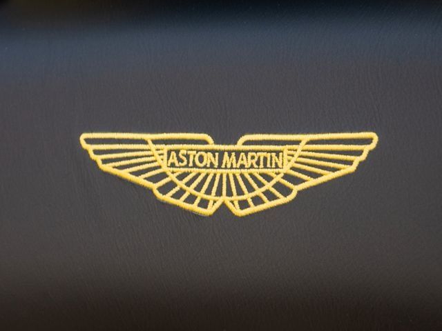 Aston Martin DBS 2022