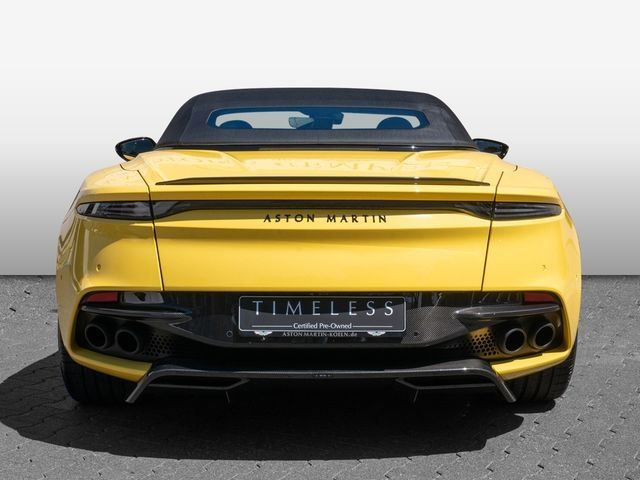 Aston Martin DBS 2022