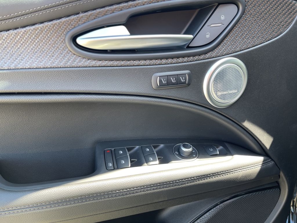 Alfa Romeo Stelvio 2025