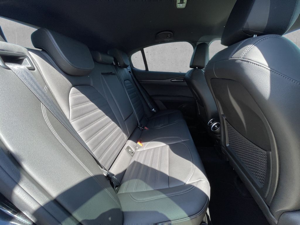 Alfa Romeo Stelvio 2025