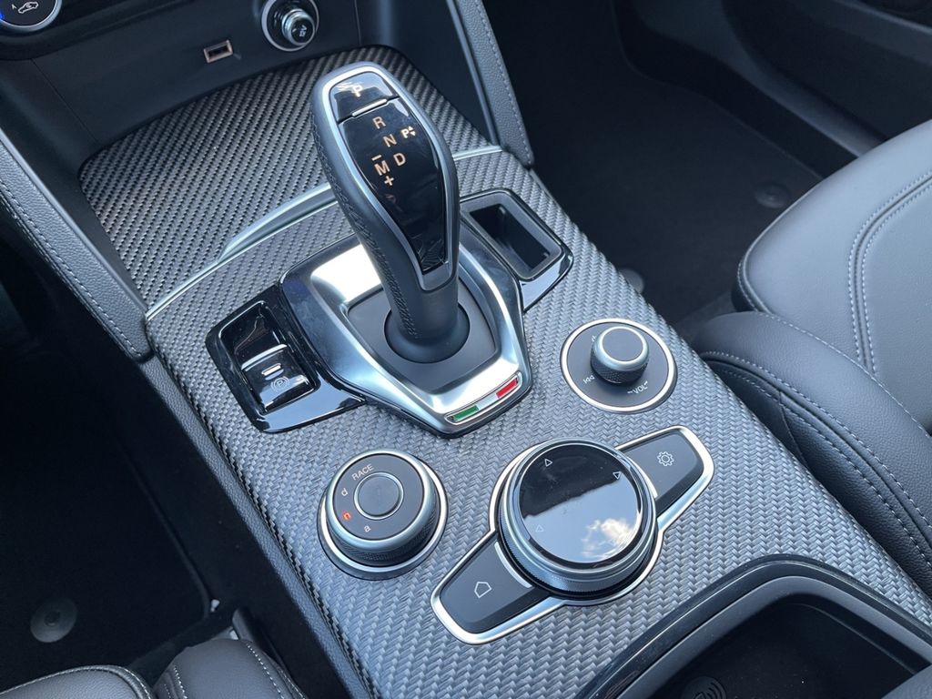 Alfa Romeo Stelvio 2025