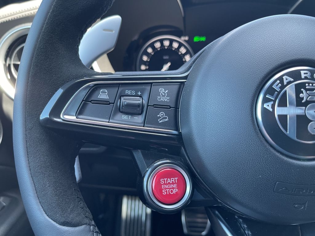 Alfa Romeo Stelvio 2025