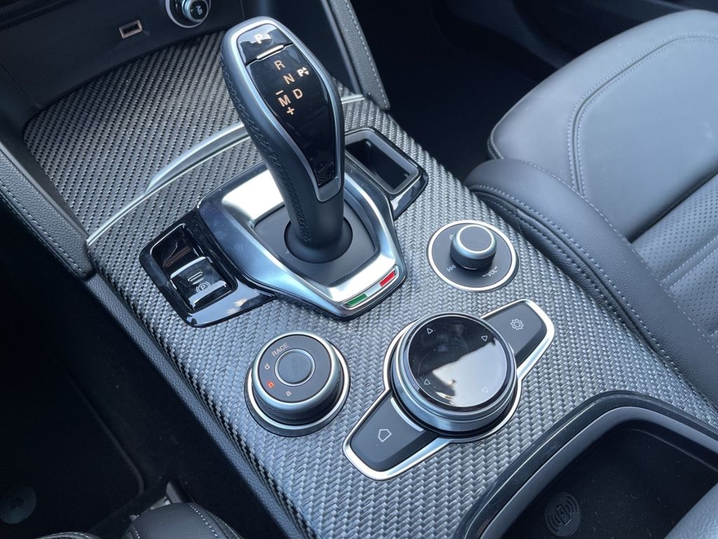 Alfa Romeo Stelvio 2025